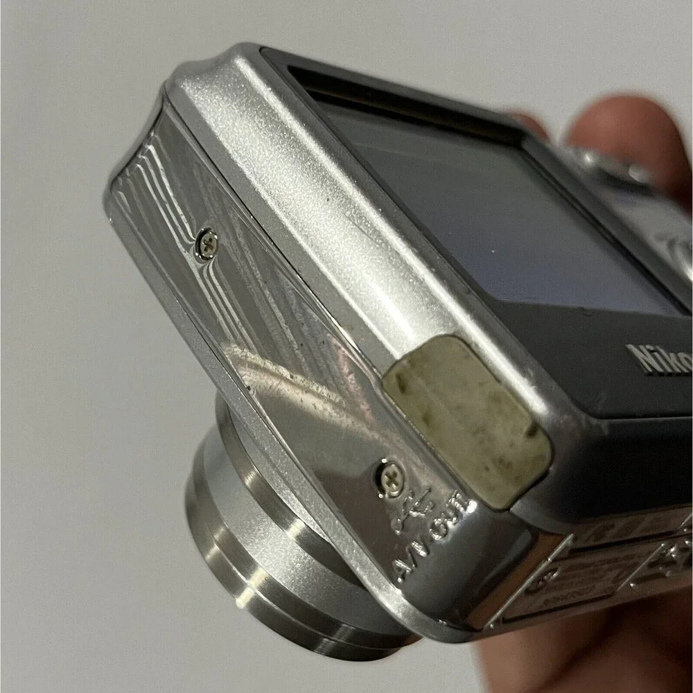 Nikon Coolpix L3 5.1MP Digital Camera 3x Optical Zoom PARTS REPAIR TURNS ON